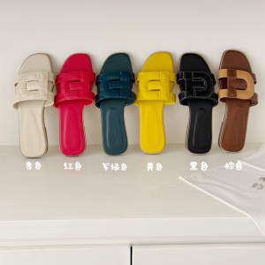 Flat Beach Sandals Women Summer 2025 New Style French Casual Slippers Anti-Slip