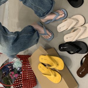 Women's Minimalist Flat Beach Sandals 2025 New Arrival Comfortable Slippers