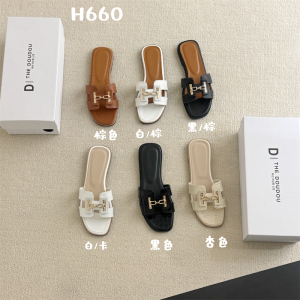 Women's Summer Fashion Flat Leather Slippers with Woven Straw Design Square Toe Beach Sandals for Vacation